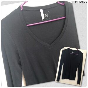 TEX by MAXAZRIA Black V-Neck Long Sleeve T-Shirt Knit Top Soft